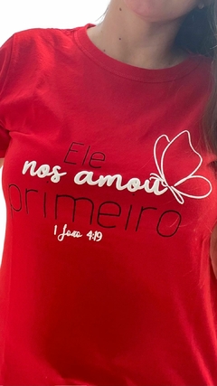 T-shirt Ele nos amou primeiro - comprar online