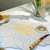 JOGO AMERICANO AMARILIS AZUL C/ CENTRO AMARELO - Casadellas Home & Table