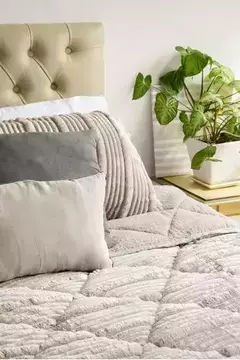 Edredón Frazada flannel con corderito “Chula “ + 2 fundas de regalo. King - tienda online