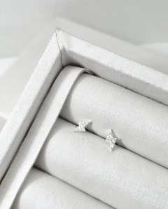 brinco raio cravejado
