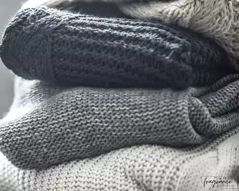 Esencia - Sweater Weather (MWFC)
