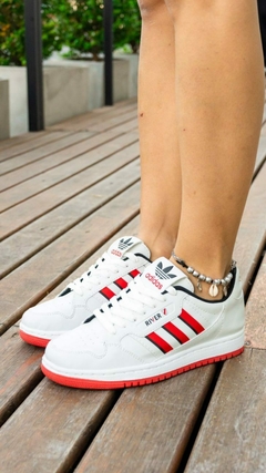 PROMO MILLONARIA- ZAPATILLAS RIVER + CAMISETA TITULAR + CAMISETA BORDO + CAMISETA NEGRA + CAMISETA TRICOLOR en internet