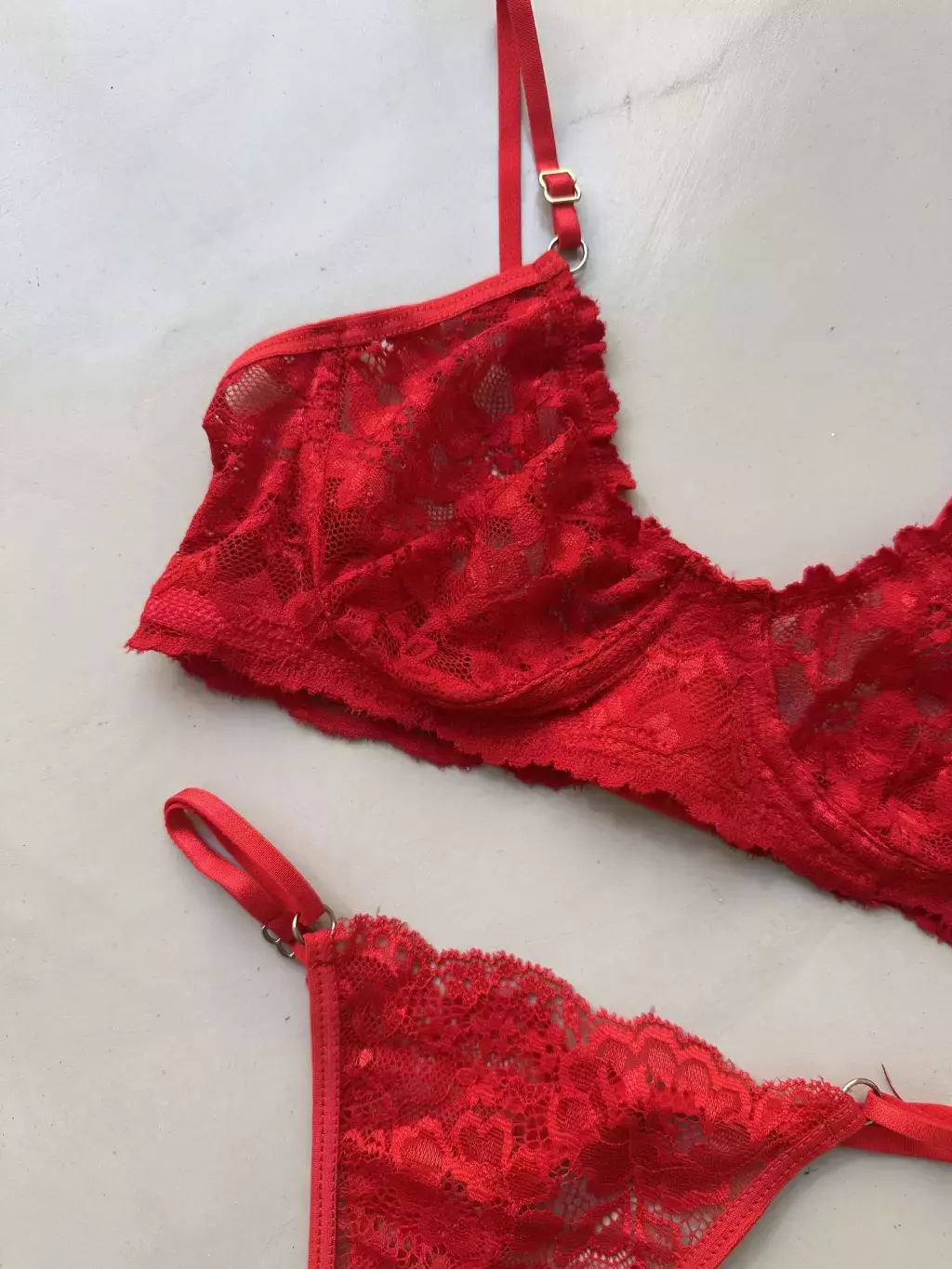 CONJUNTO CON ARO "JAZMIN" ROJO
