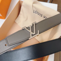Cinto de couro com fivela LV - comprar online