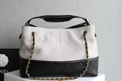 Bolsa de mão com alça de corrente Chanel na internet