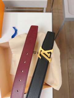 Cinto de couro com fivela LV - comprar online