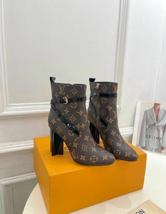 Bota Louis Vuitton - Elegância e Você