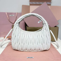 Bolsa Miu Miu na internet