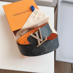 Cinto Louis Vuitton com fivela LV - comprar online