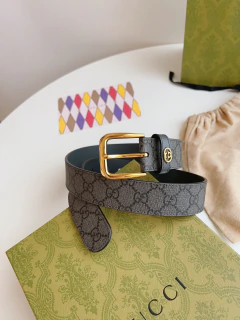 Cinto com fivela metálica dourada Gucci - comprar online