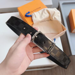 Cinto de couro com fivela metálica Louis Vuitton - comprar online