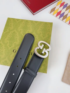 Cinto de couro com fivela metálica Gucci - comprar online