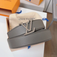 Cinto de couro com fivela LV