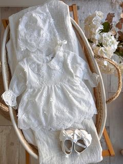 VESTIDO BODY BAUTISMO LABRADO CON CAPELINA - comprar online