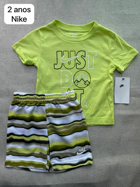 Nike conjunto camiseta neon com shorts - 2 anos