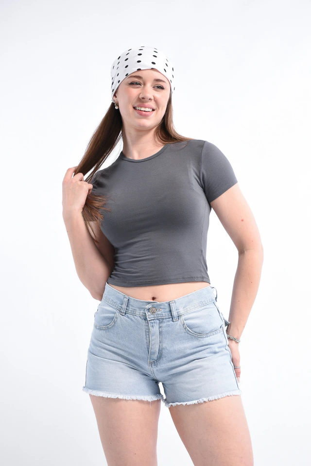 Short Celeste desflecado tela Rígida con bolsillo bordado - Bless Jeans