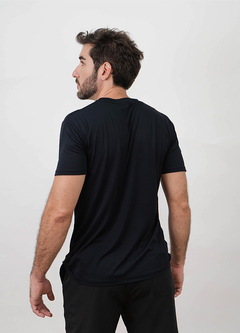 CAMISETA SPORT PRETA UV50+ - Volk Confecções | Peças lisas à pronta entrega