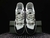 NB 550 “Black/White” na internet