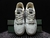 NB 550 “White/Black” na internet