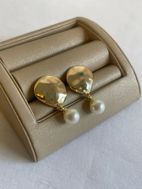 BRINCO REDONDO ORGÂNICO COM PÉROLA 3CM (FO) 29732