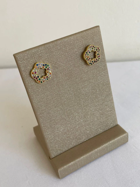 BRINCO FLOR ZIRCÔNIA VAZADO NO MEIO 1,4CM (FO) 29704