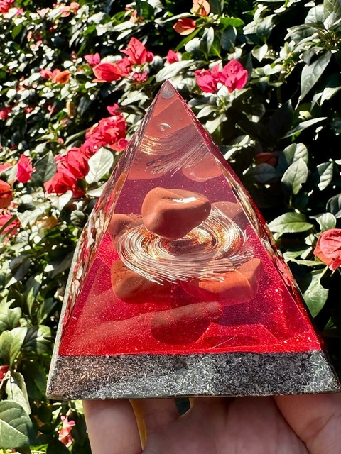 Pirâmide Orgonite MJaspe Vermelho