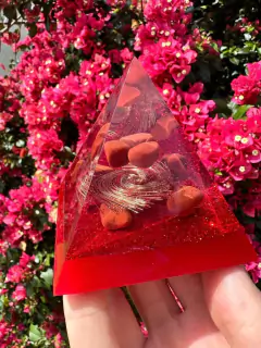 Pirâmide Orgonite P Jaspe Vermelho - comprar online
