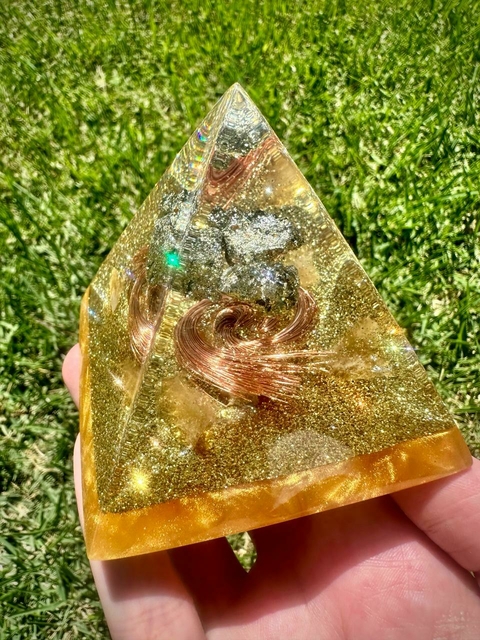 Pirâmide Orgonite P Prosperidade