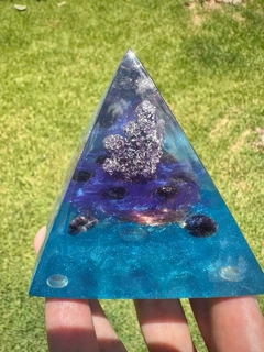 Pirâmide Orgonite Castelo de Cristal Ametista P - Orgonite Lux