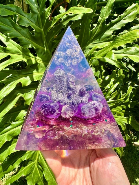 Pirâmide Orgonite Castelo de Ametista - comprar online