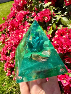 Pirâmide Orgonite P Castelo De Quartzo Verde na internet
