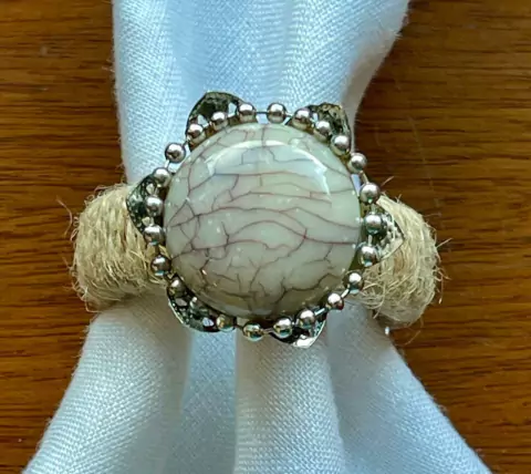 PORTA GUARDANAPO PEDRA BEGE ARGOLA ENCAPADA JUTA