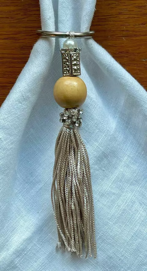 PORTA GUARDANAPO MADEIRA COM TASSEL BEGE
