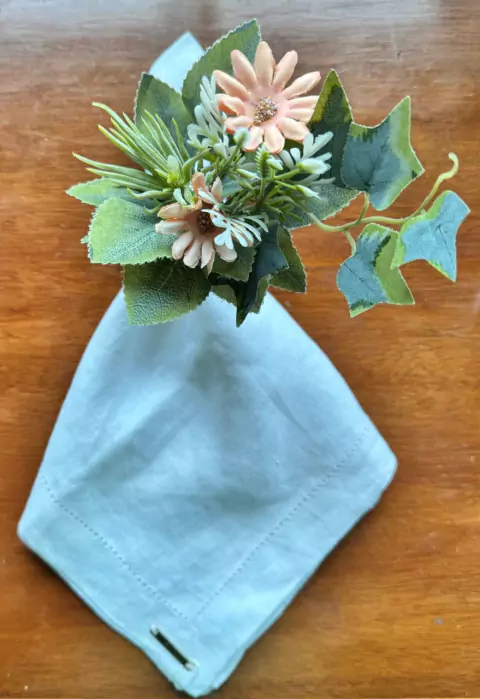 PORTA GUARDANAPO BUQUE MINI MARGARIDAS COLORIDAS