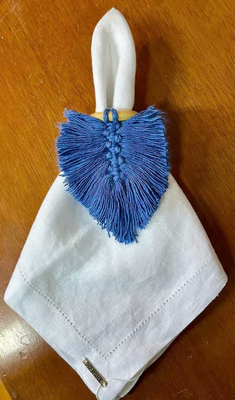 PORTA GUARDANAPO FOLHA MACRAME AZUL