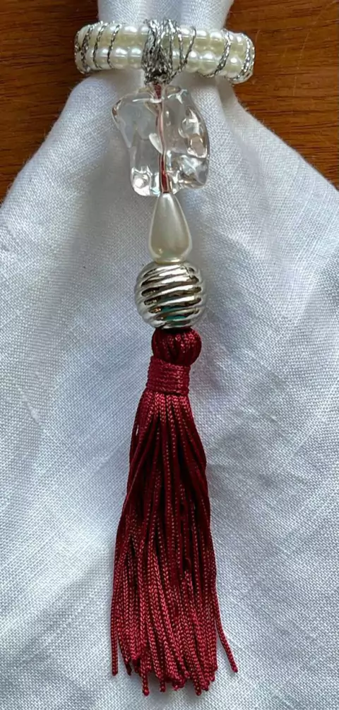 PORTA GUARDANAPO PEROLA COM TASSEL VINHO