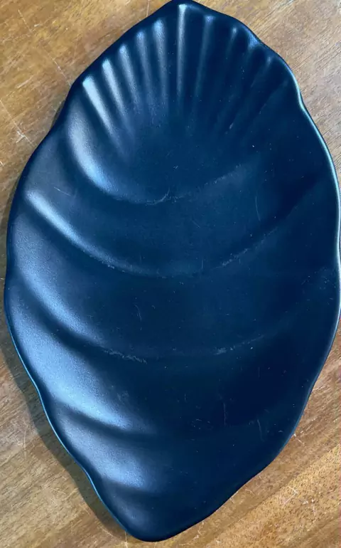 TRAVESSA FOLHA ORIENTAL MELAMINA PRETA 25X16X1,5CM