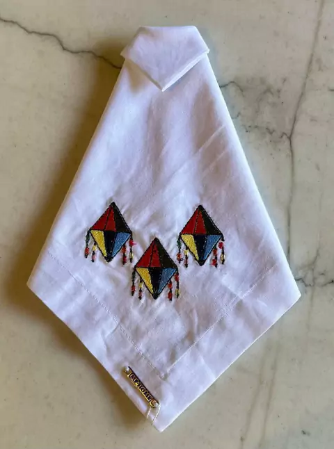 GUARDANAPO BRANCO BORDADO JUNINO 40X40CM