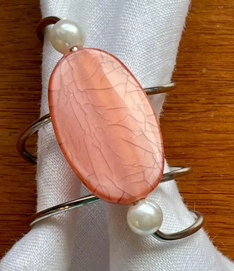 PORTA GUARDANAPO PEDRA CORAL RAJADA PEROLA BRANCA