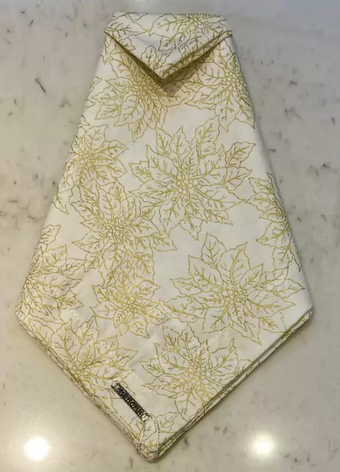 GUARDANAPO FLOR NATAL DOURADA FUNDO BRANCO 40X40CM