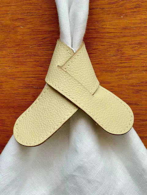 PORTA GUARDANAPO COURO BEGE