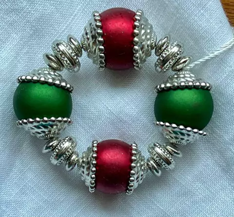 PORTA GUARDANAPO NATAL ANEL VERDE/VERMELHO PRATA 23