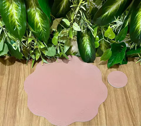 LUGAR AMERICANO DUPLA FACE IMPERMEAVEL FLOR COLECAO CORES E FORMAS AZ ESC/ROSE COURO ECOLOGICO 42CM C/PORTA COPOS