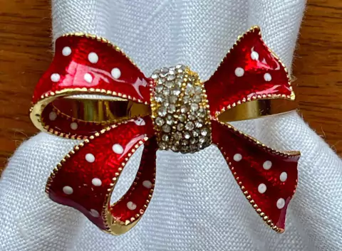 PORTA GUARDANAPO LACO VERMELHO POA BRANCO PEDRAS 23