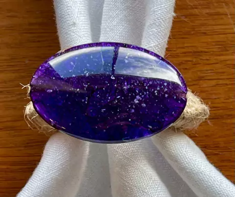 PORTA GUARDANAPO PEDRA ROXA COM SISAL