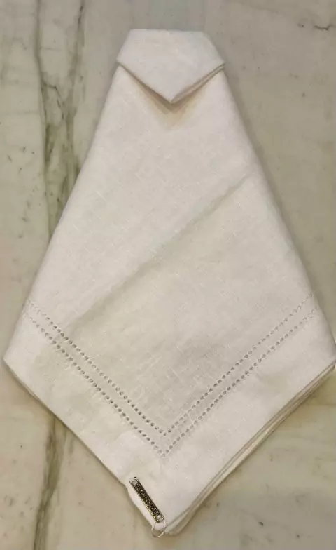 GUARDANAPO BRANCO LINHO MISTO COM 2 CARREIRAS DE AJOUR 50X50CM