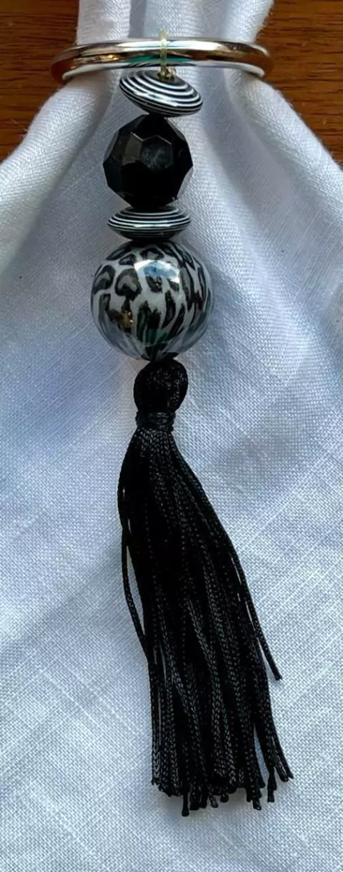 PORTA GUARDANAPO PEDRA PRETA ANIMAL PRINT TASSEL PRETO