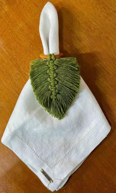 PORTA GUARDANAPO FOLHA MACRAME VERDE FOLHA