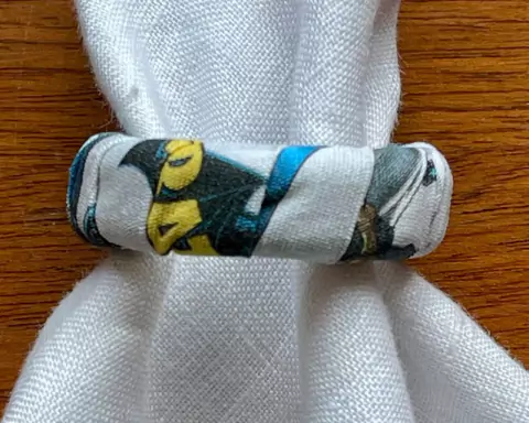 PORTA GUARDANAPO INFANTIL ENCAPADO BATMAN CAPA AZUL