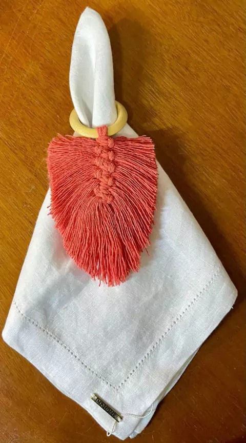 PORTA GUARDANAPO FOLHA MACRAME CURCUMA